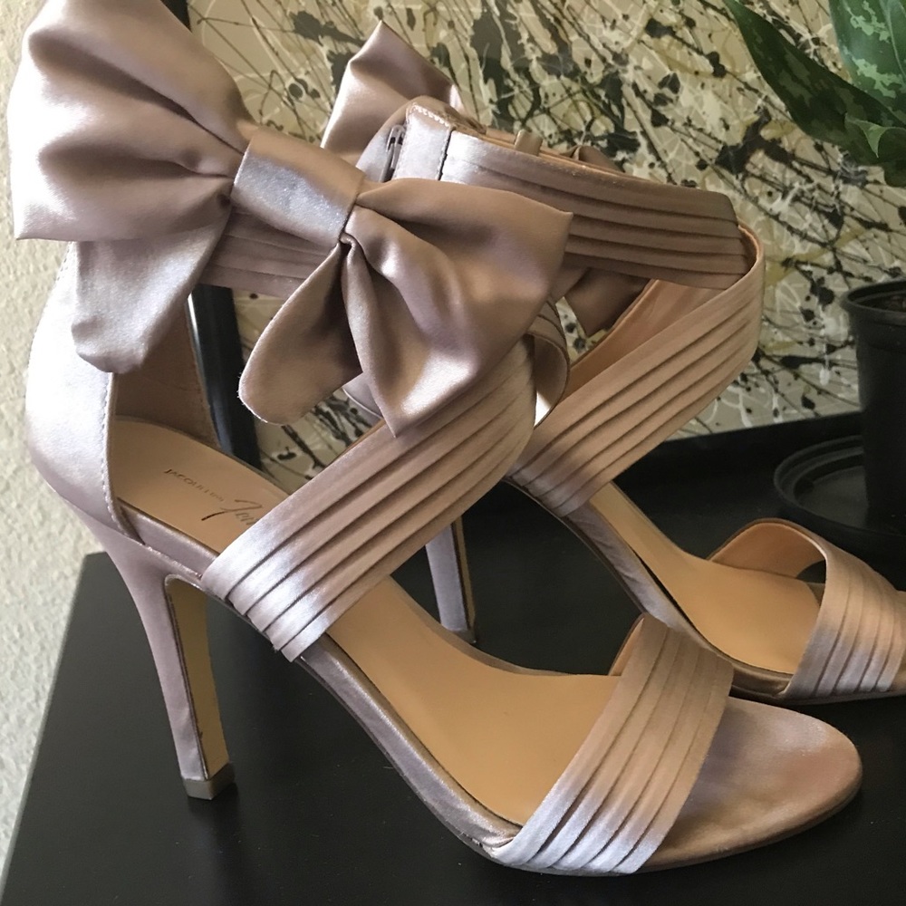Beau Taupe Heels